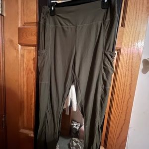 Army Green leggings WITH pockets. Traditional fit.